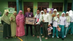 Penyerahan donasi dari yayasan islam as sa'adah, kalisari.