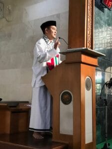 Khutbah suhartono di masjid bukit indah sukajadi, batam.