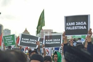 Massa aksi bela palestina