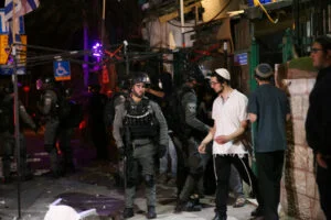 القدس.. قوات الاحتلال تقمع محتجين بالشيخ جراح وتصيب