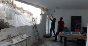 Israel Paksa Warga Palestina untuk Hancurkan Rumahnya Sendiri