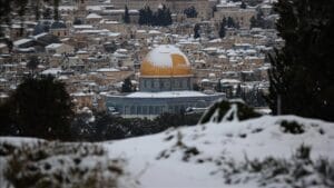 Al Quds Diselimuti Warna Putih Akibat Hujan Salju Lebat