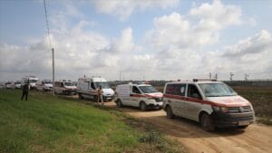 Pawai ambulan di gaza menuntut masuknya peralatan medis