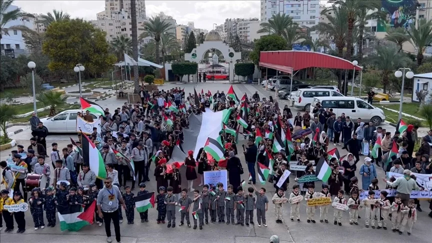 Anak anak palestina di jalur gaza kenang hari bumi palestina ke 47 tahun