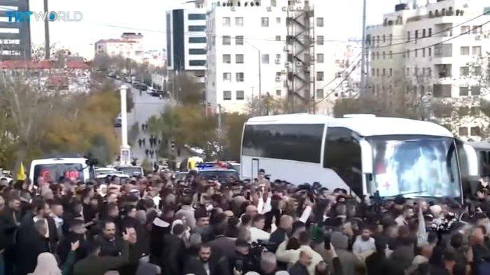 Bus bus yang membawa tahanan palestina yang dibebaskan telah tiba di tepi barat dan jalur gaza