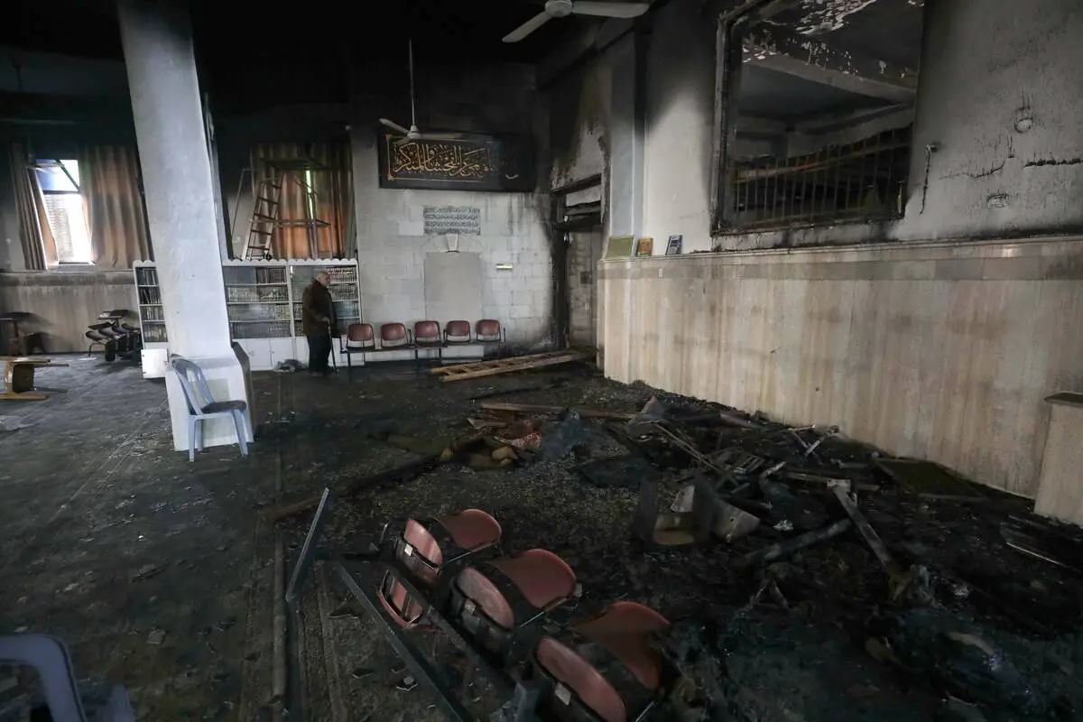 Masjid terbakar